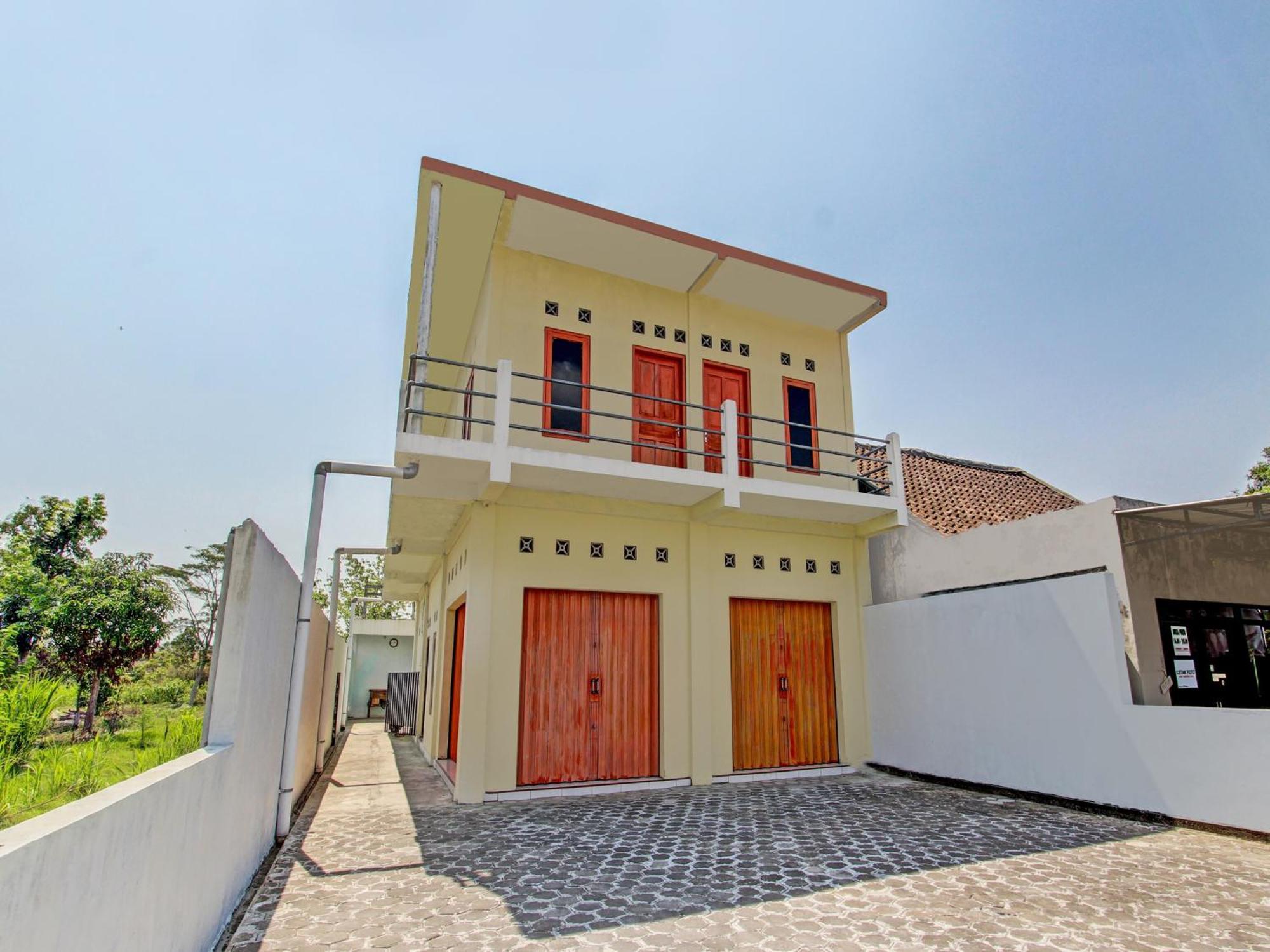 Spot On 93020 Rumah Singgah Ganjuran Bantul Exterior foto